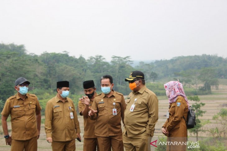 Pjs Bupati Serang tinjau titik relokasi SD terdampak tol