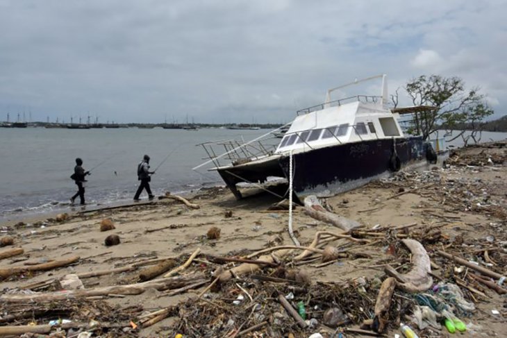 Sampah terdampar di Pantai Sanur
