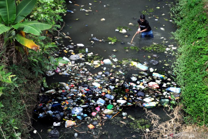 Aksi Bersih-bersih Sungai