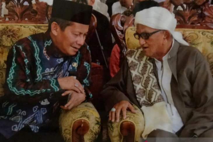 Pimpinan Ponpes Ibnu Amin restui Paslon bupati HST Tamzil - Ilham