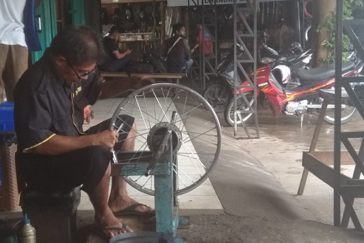 Jasa pemasang jari-jari roda sepeda motor