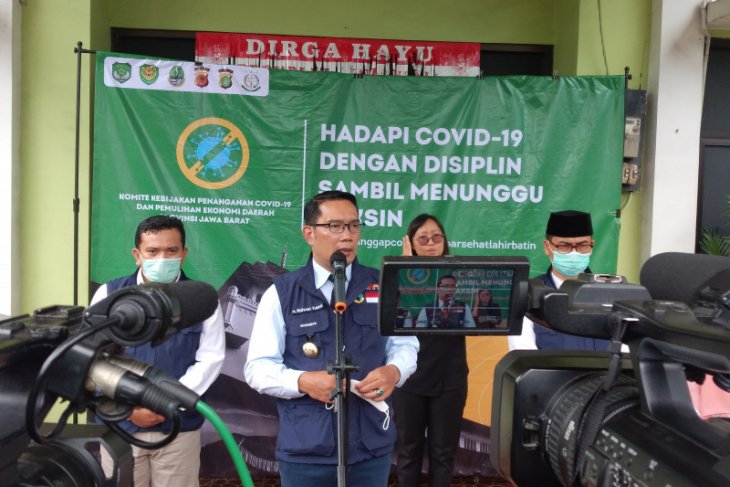 Gubernur Jabar imbau warga menahan diri berwisata saat libur panjang