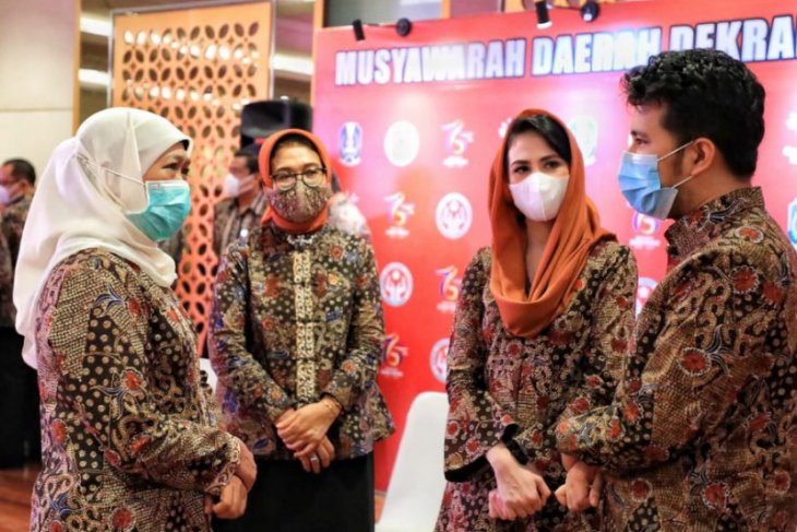 Gubernur Khofifah berpesan Dekranasda Jatim lakukan literasi digital
