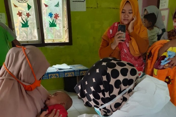Dinkes Mukomuko batasi peserta posyandu untuk cegah penularan COVID-19