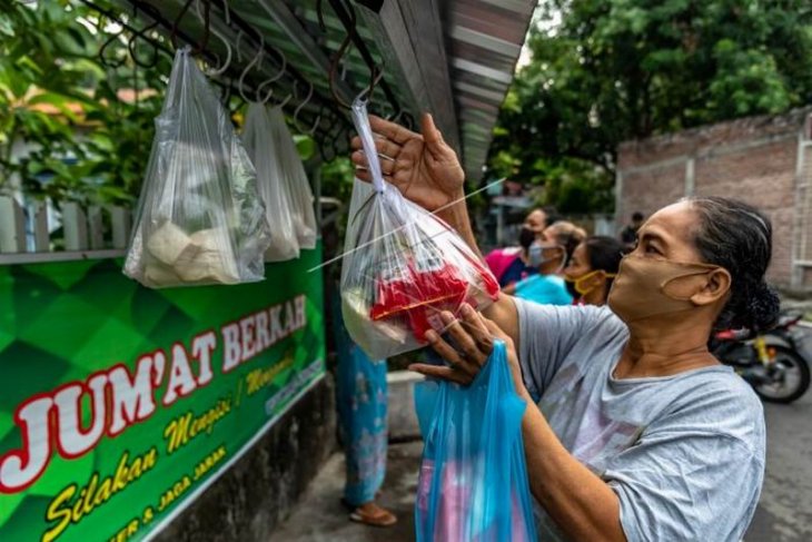 Paket bahan makanan gratis