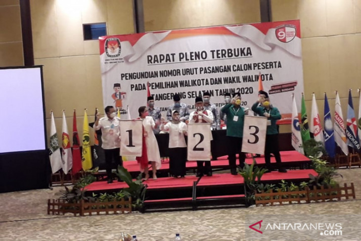 Bawaslu Tangsel diminta tertibkan APK langgar aturan