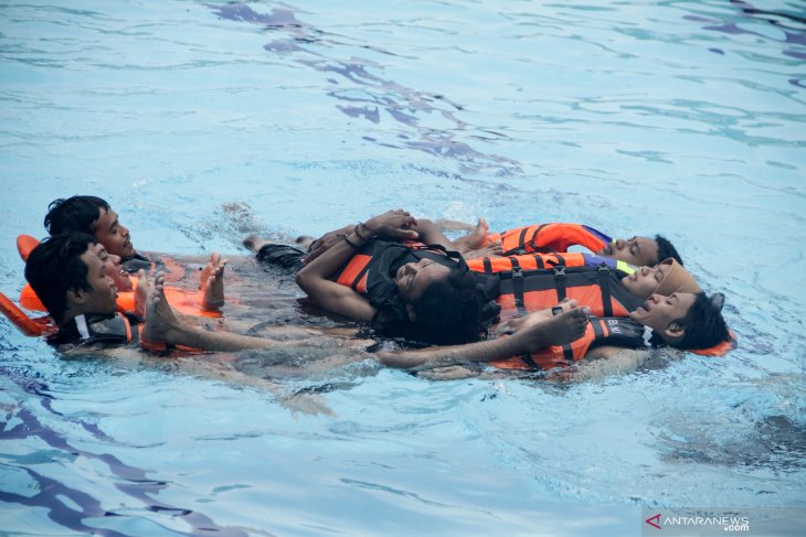 Simulasi Penyelamatan korban tenggelam