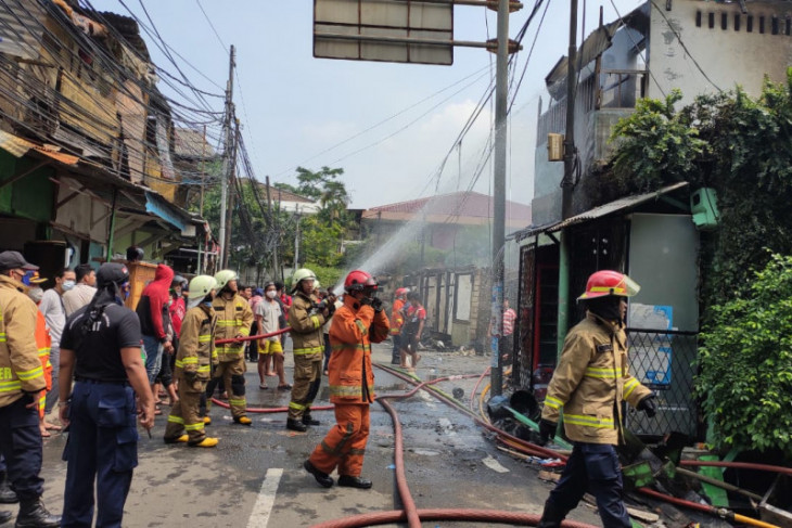 25 rumah terdampak kebakaran depan Mal Senayan City