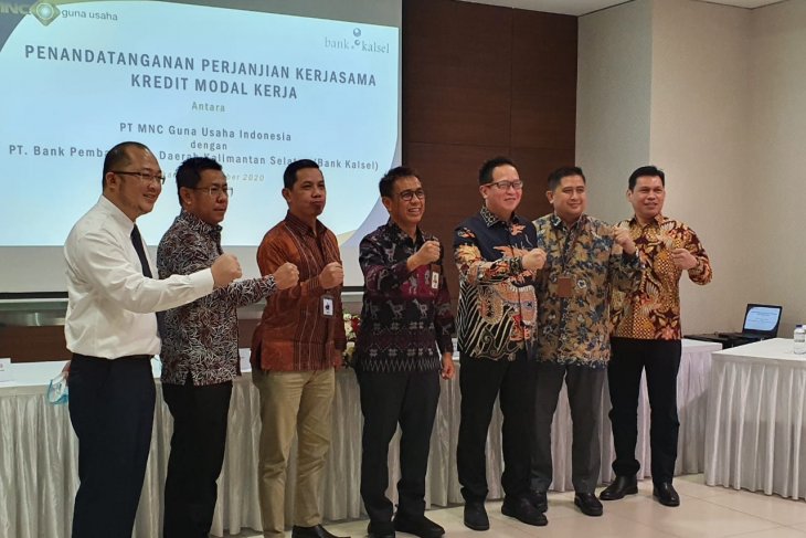 Bank Kalsel tandatangani perjanjian kredit modal kerja dengan MNC Guna Usaha