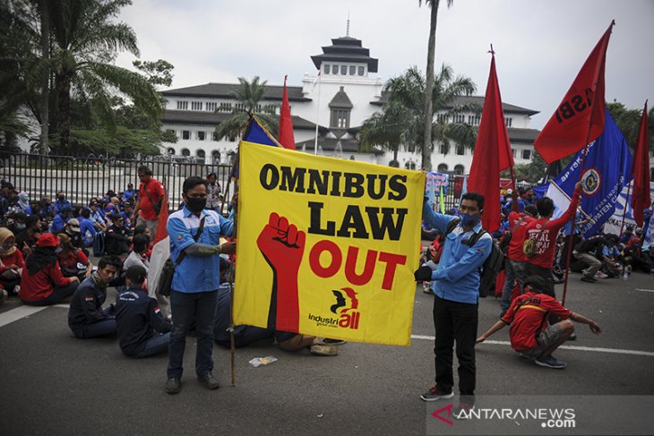 Aksi buruh di Bandung 