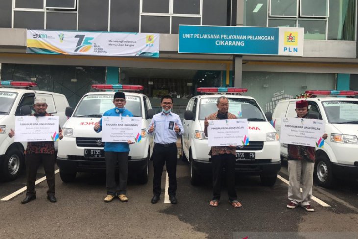 PLN Cikarang salurkan bantuan mobil ambulans ke empat yayasan
