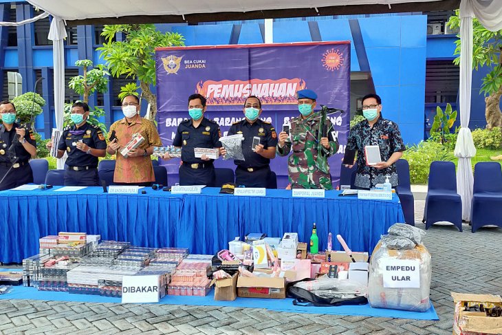 Bea cukai musnahkan barang hasil sitaan