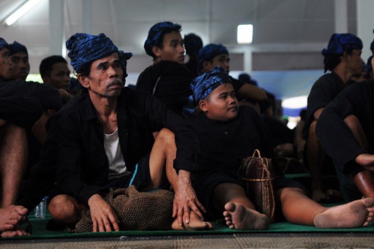 Terima bantuan sosial sembako, warga Baduy mengaku senang