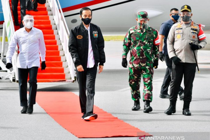 Presiden Jokowi bagikan 71 sertifikat tanah di Humbanghasundutan Sumut