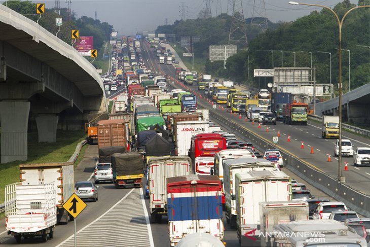 Arus lalu lintas tol Japek meningkat 