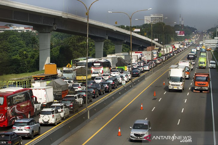 Arus lalu lintas tol Japek meningkat 