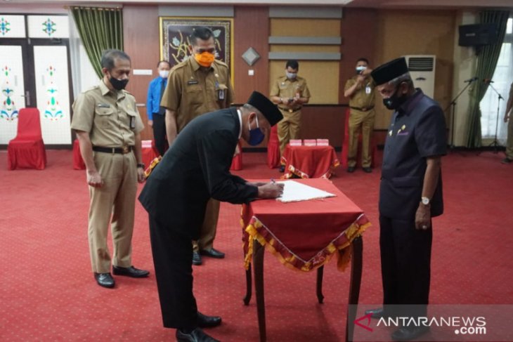 Bupati lantik Syaraji Dirum PDAM Intan Banjar