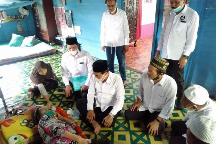 Zairullah Azhar kunjungi warga tidak mampu