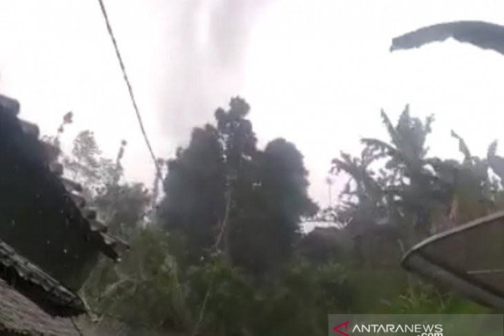 Pemprov Babel salurkan bantuan sembako korban angin puting beliung