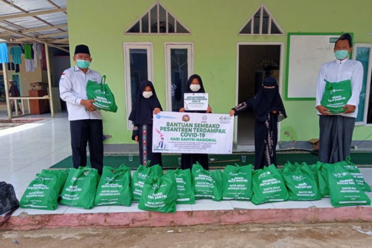 Hari Santri, LazisNu Kota Pontianak salurkan sembako