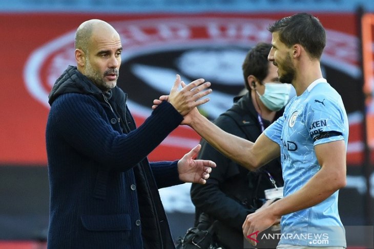 Guardiola puji duet bek Aymeric Laporte dan Ruben Dias