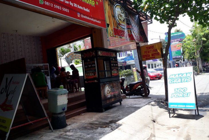 Warung ini sediakan makanan gratis bagi warga tak mampu