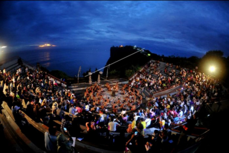 Tari Kecak Uluwaru dibuka kembali