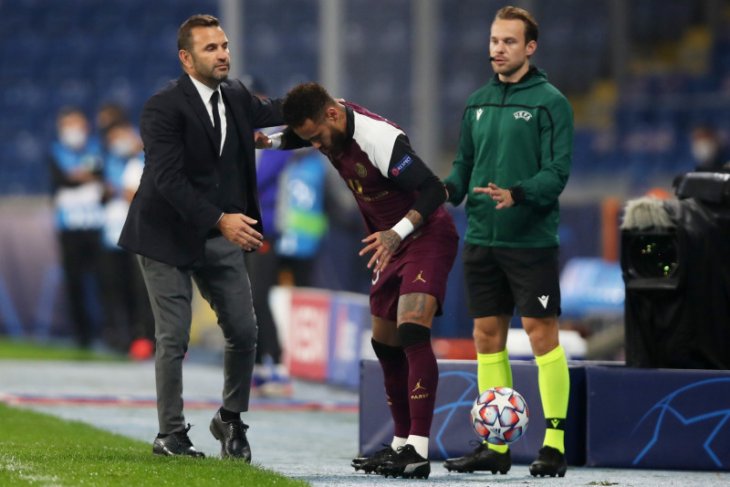 Neymar cedera dan harus menepi hingga pertengahan November