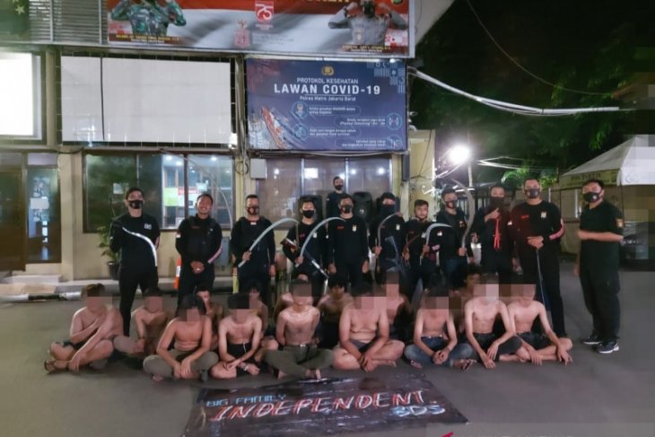 Polisi ringkus belasan pemuda hendak tawuran di Jakarta Barat