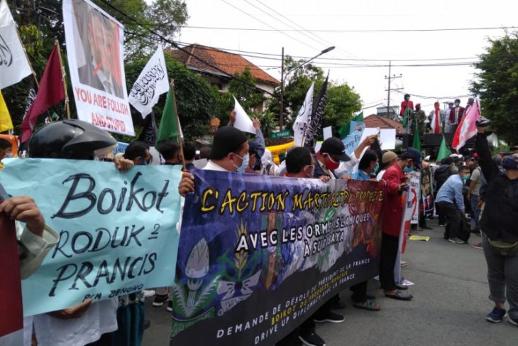 Ormas Islam aksi bela Nabi di kantor Konsulat Kehormatan Prancis Surabaya