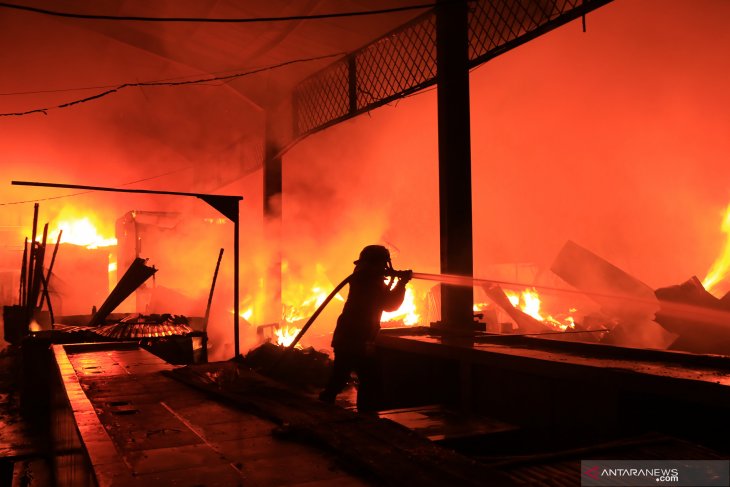 Kebakaran pasar loak di Kraton Pasuruan