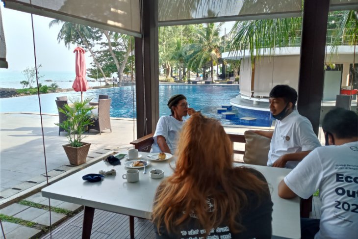 Kunjungan wisatawan ke Pantai Anyer Serang kembali menggeliat