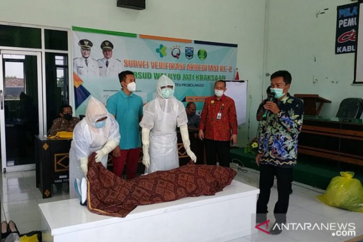 Satgas Probolinggo klarifikasi soal mata dicongkel dan pendarahan jenazah COVID-19