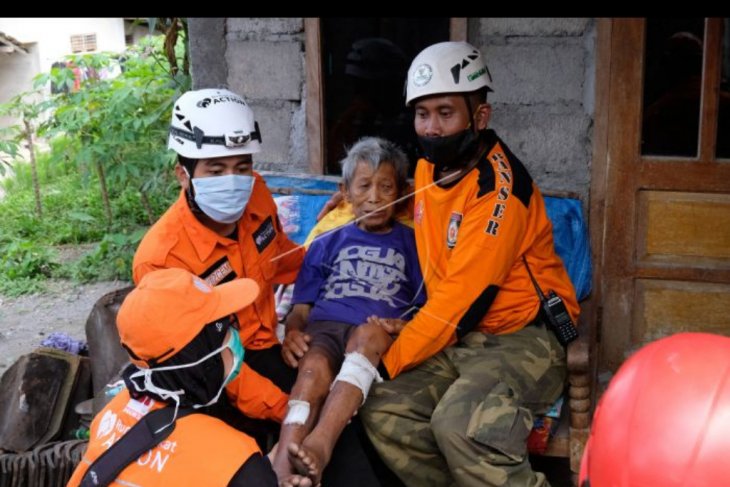 Warga di sekitar Merapi diungsikan