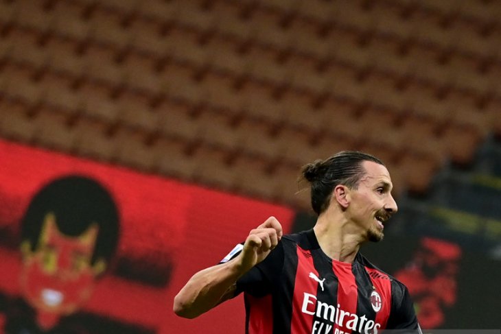Zlatan Ibrahimovic terancam absen setelah mengalami masalah otot