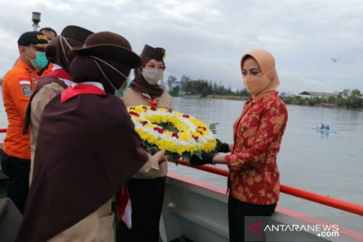 Ketua Kakwarda Babel tabur bunga peringati Hari Pahlawan