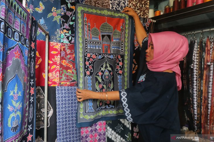 Perajin Sajadah Batik