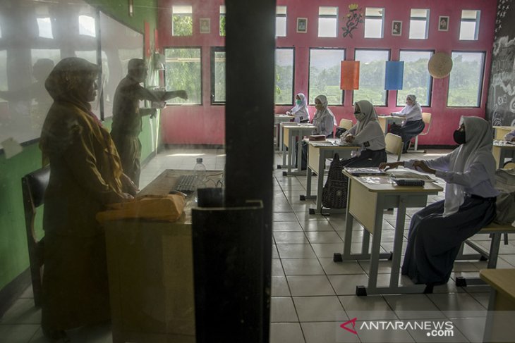 Sekolah tatap muka di Sumedang 