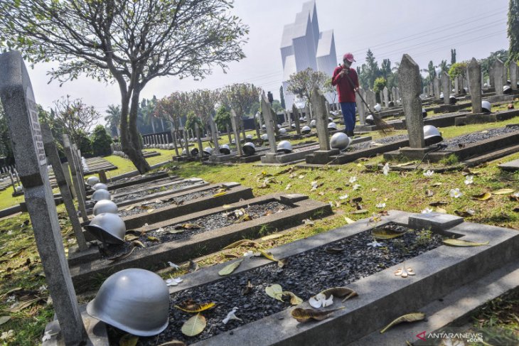 President leads devotional visit ceremony at Kalibata Heroes Cemetery ...