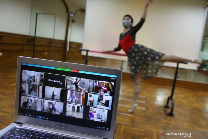 Adaptasi kebiasaan baru di sekolah balet