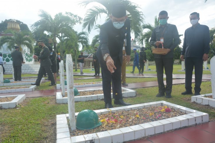 Ziarah makam pahlawan, Sekda ajak isi perjuangan dengan membangun bangsa