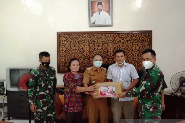 Danrem 023/KS berikan bantuan bagi keluarga pahlawan nasional dan panti asuhan