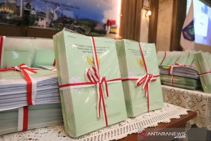 Pemprov Bangka Belitung bagikan 15.658 sertifikat tanah gratis