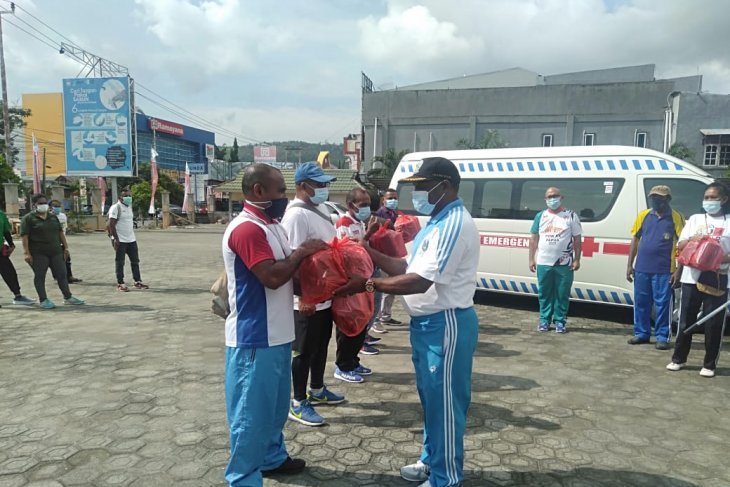 Health office distributes 10,500 free face masks in Papua