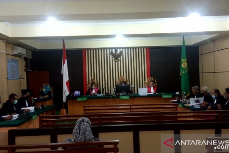 Tiga mantan pimpinan DPRD Jambi jalani sidang kasus suap APBD