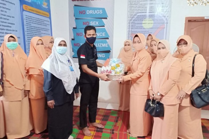 Dharma Wanita Bnn Semangati Peserta Rehabilitasi Narkoba Antara News Aceh