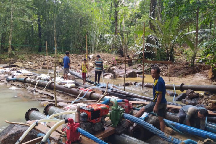 Perbaikan sumber air Lubuk Tapah Kayong Utara terancam cuaca buruk