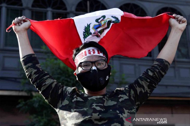 Peru melantik presiden baru setelah gejolak demo