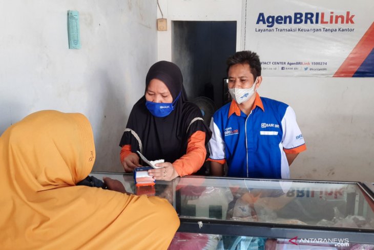 Untung jutaan/bulan selama COVID-19, Perajin rotan di Denpasar fokus layani masyarakat lewat 'BRILink'