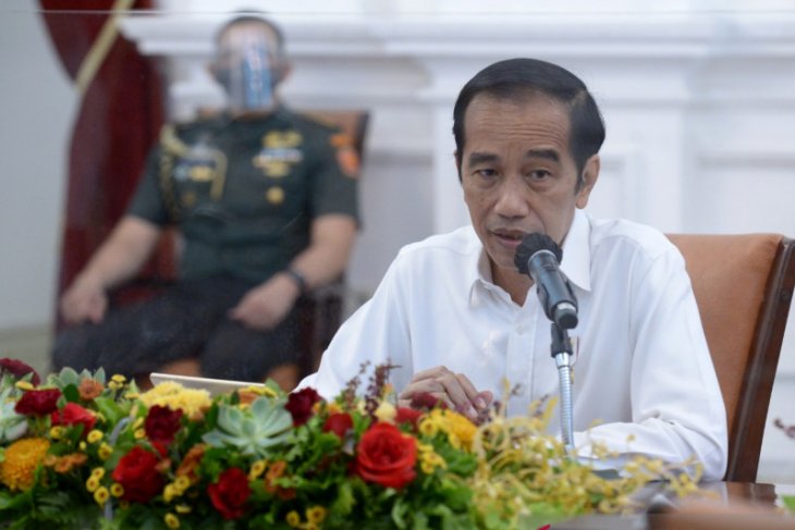 Presiden Joko Widodo meninjau simulasi imunisasi vaksin COVID-19